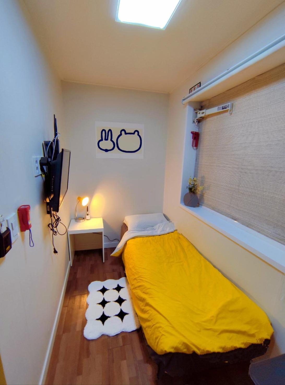 24 Guesthouse Sinchon Avenue Seoul Eksteriør bilde