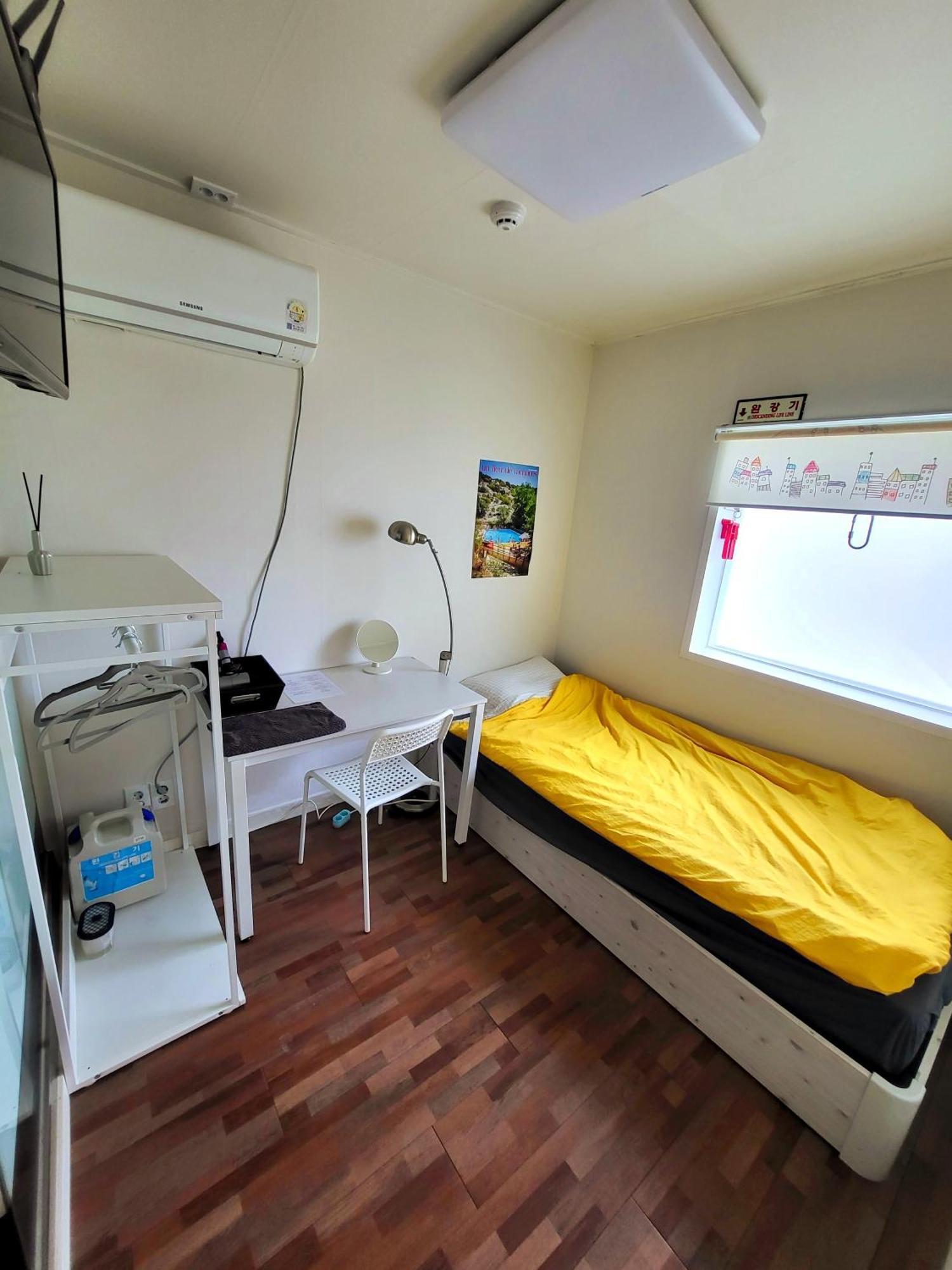 24 Guesthouse Sinchon Avenue Seoul Rom bilde