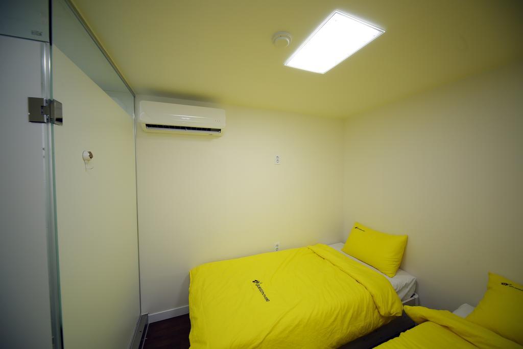 24 Guesthouse Sinchon Avenue Seoul Eksteriør bilde